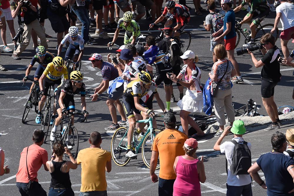 The chase group rounds a switchback near the finale of stage 11.