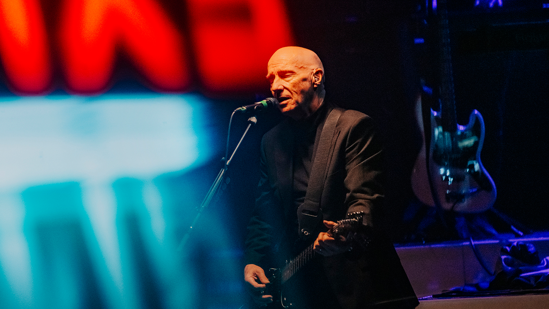 Midge Ure playing live