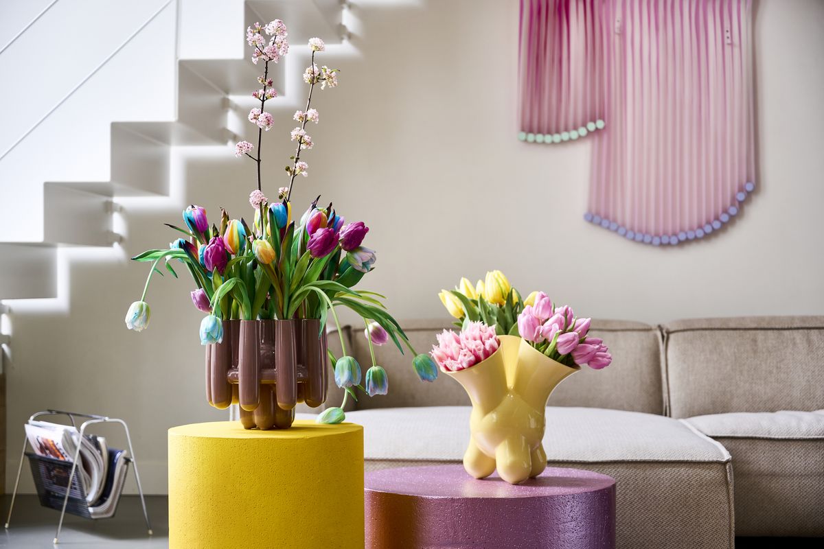 How to Take Care of Tulips in a Vase – 5 Tips by Experts | Livingetc