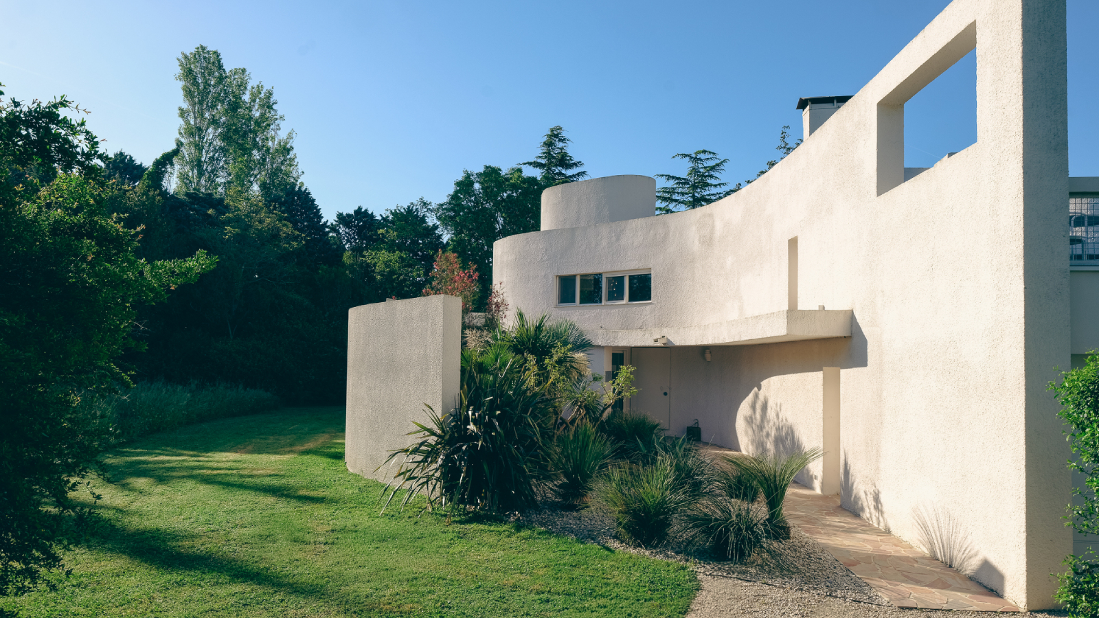 view of the interior of a modernist house with a minimal interior located in arles france