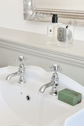 traditional bath taps