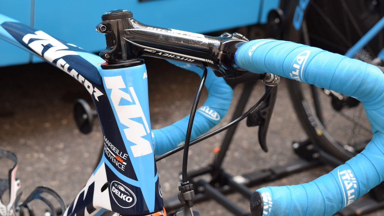Siskevicius of Delko Marseille Provence was running a low and long Ritchey stem aboard his KTM Revelator