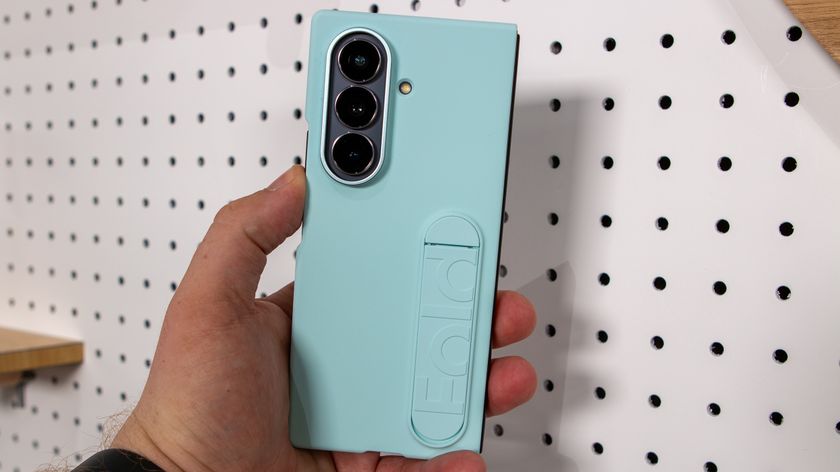 Samsung Galaxy Z Fold 7 grip case hands-on