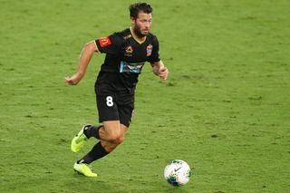 Wes Hoolahan in action for Newcastle Jets against Brisbane Roar in March 2020.