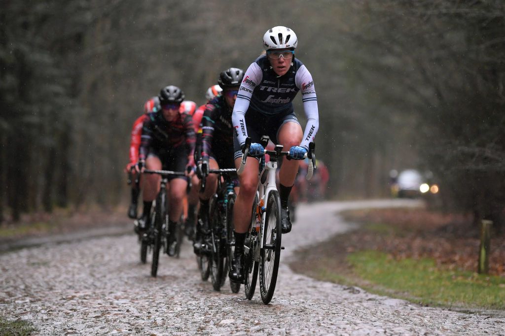 Ellen van Dijk leads a group across the cobbles
