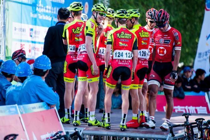 Riders sign on for stage 7