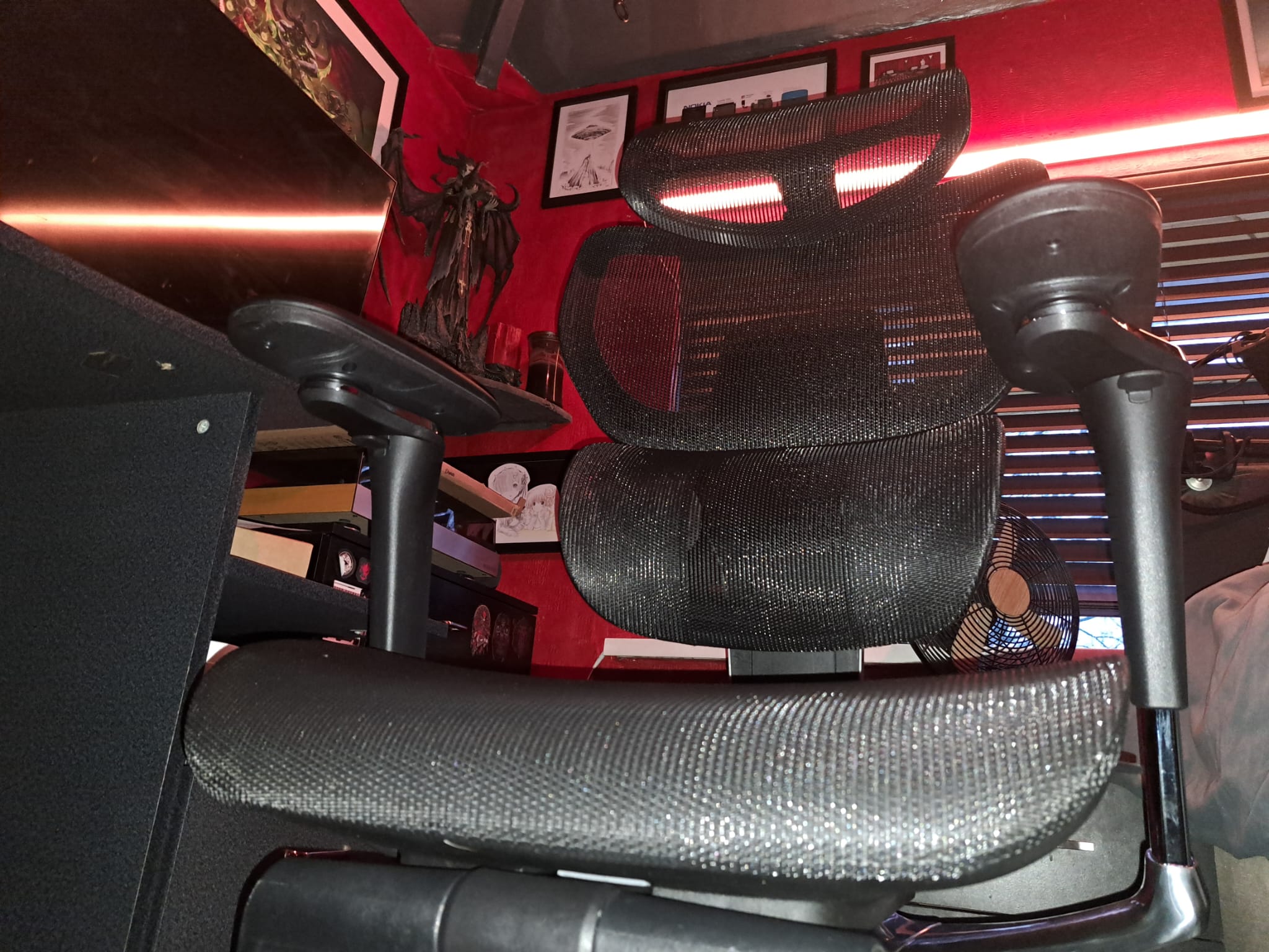 Personally taken photograph of the FlexiSpot C7 Morpher chair