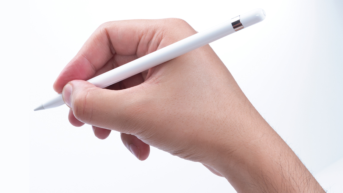 Apple Pencil을 사용하는 사람의 사진