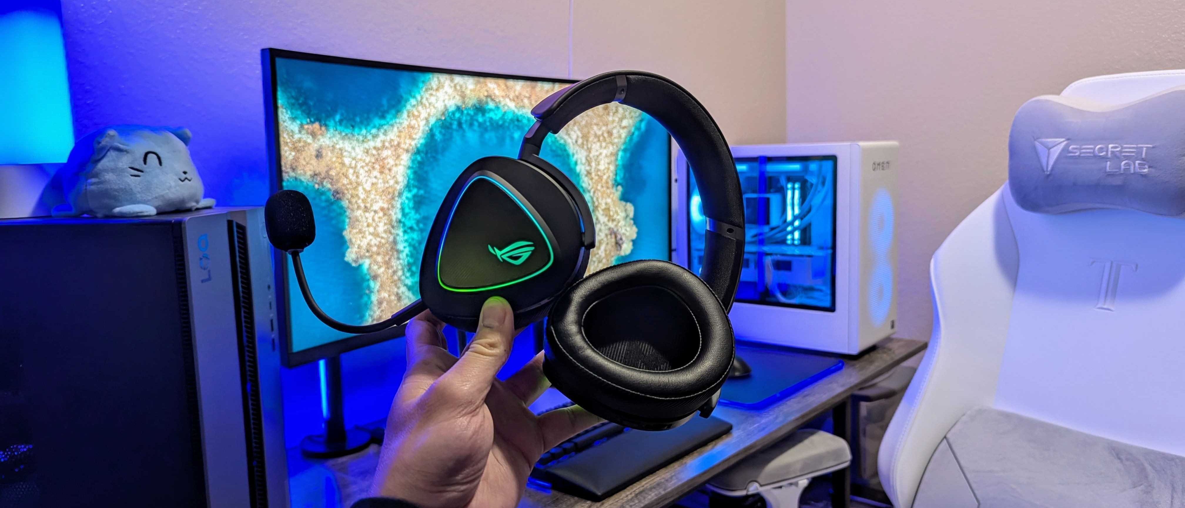 Image of the ASUS ROG Delta II wireless PC gaming headset.