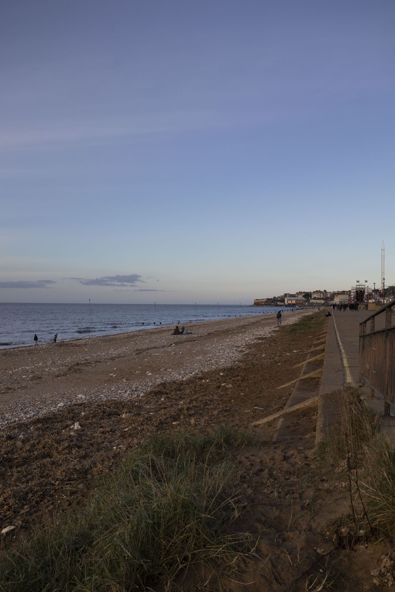 LEE85 GND test shot taken at a beach promenade
