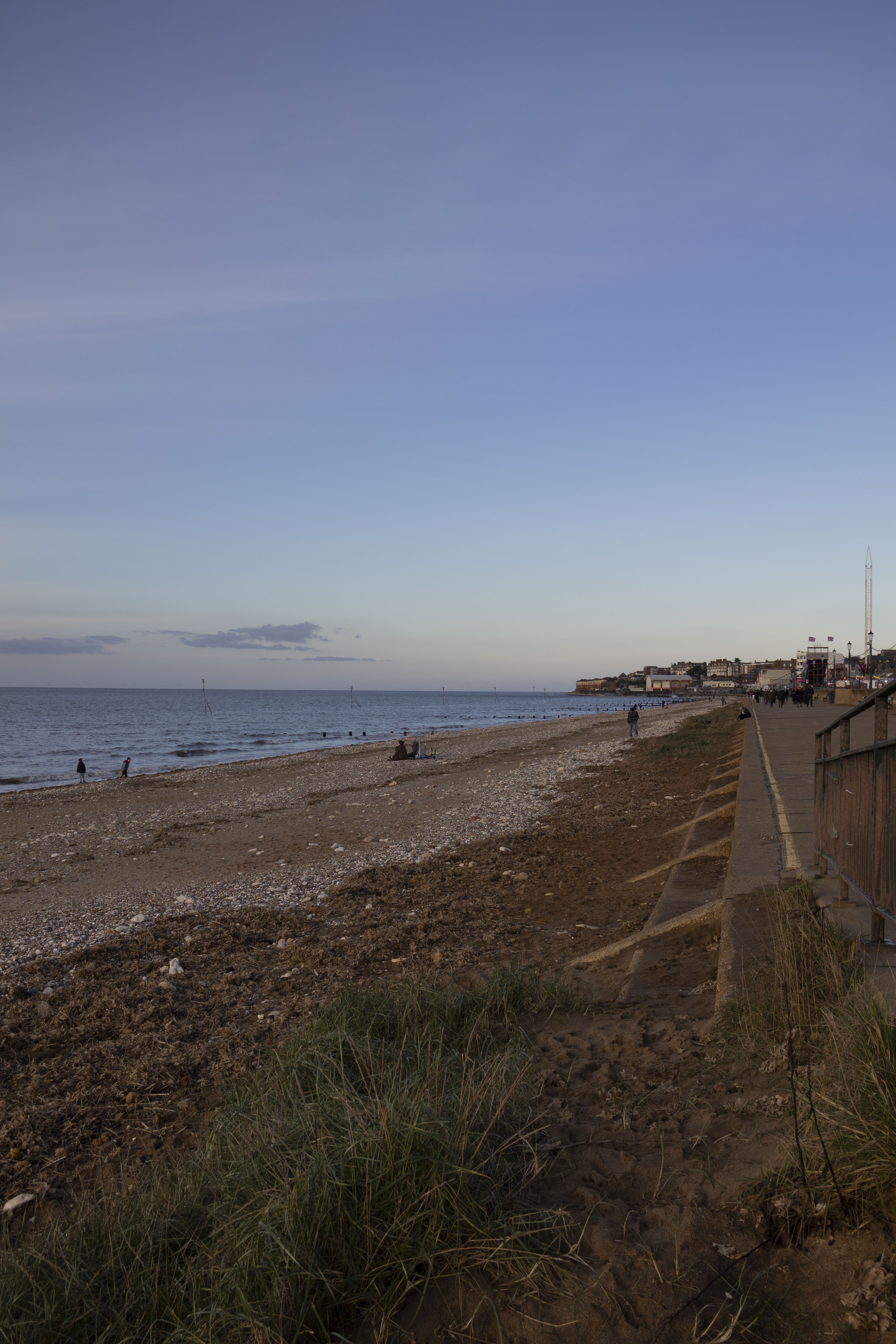 LEE85 GND test shot taken at a beach promenade
