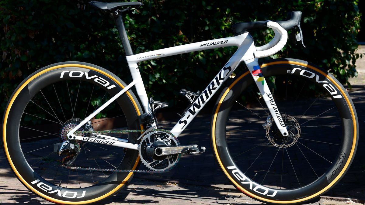 Lotte Kopecky's Specialized Tarmac SL8 - World Champion style