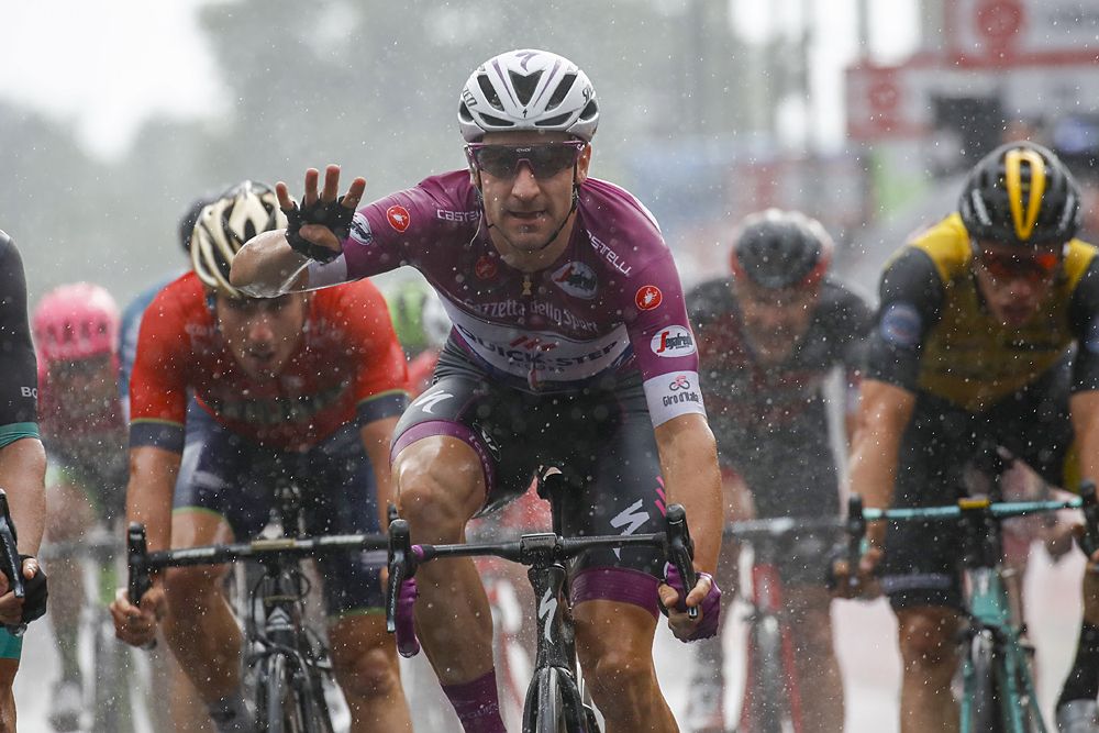 Elia Viviani (Quick-Step Floors) wins stage 17 of Giro d'Italia 2018