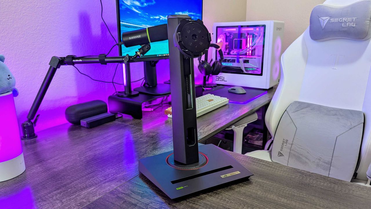 Image of the ASUS ROG Strix OLED 27 (XG27UCDMG) gaming monitor.