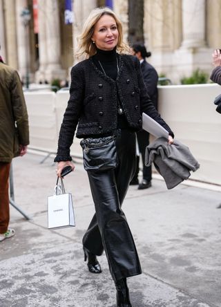 French street style - woman wearing a black outfit