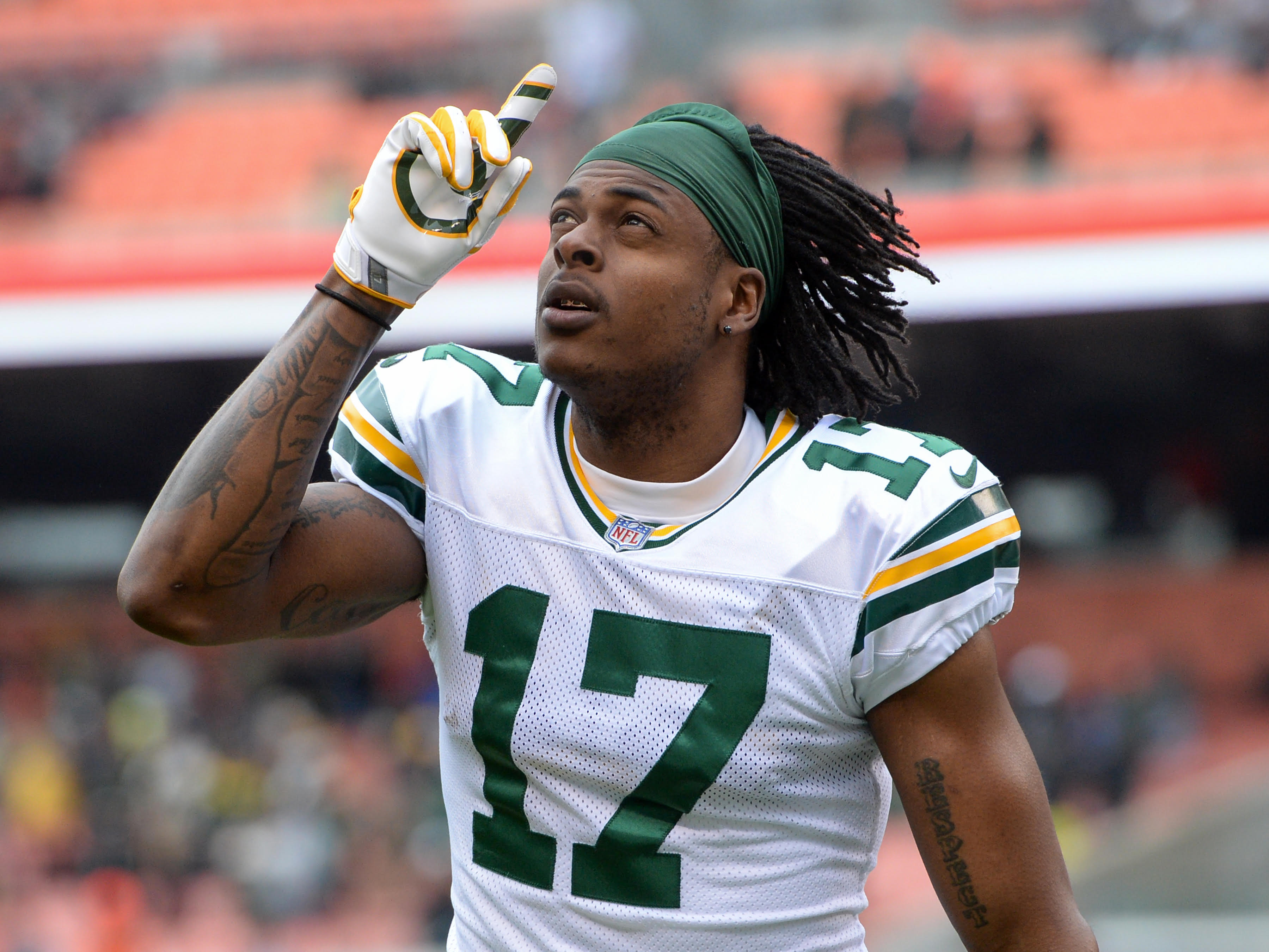 Watch Davante Adams push down cameraman after Raiders loss