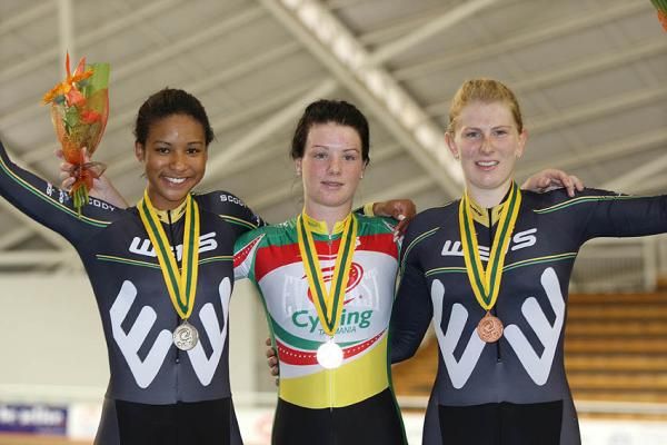 U19 women's individual pursuit podium: Michaela Anderson (2nd, WA), Amy Cure (1st, TAS) and Isabella King (3rd, WA)