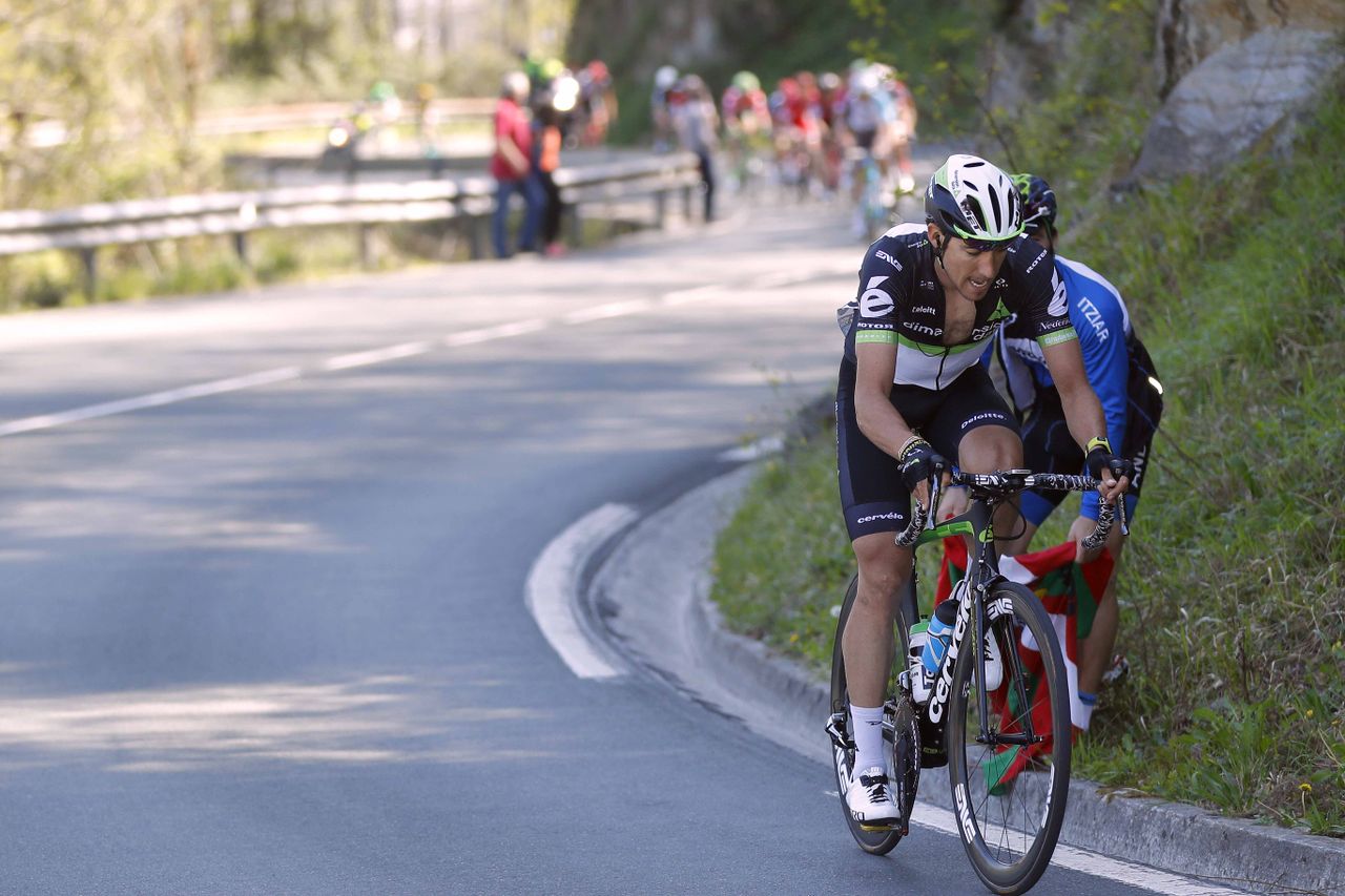 Omar Fraile (Dimension Data) attacks