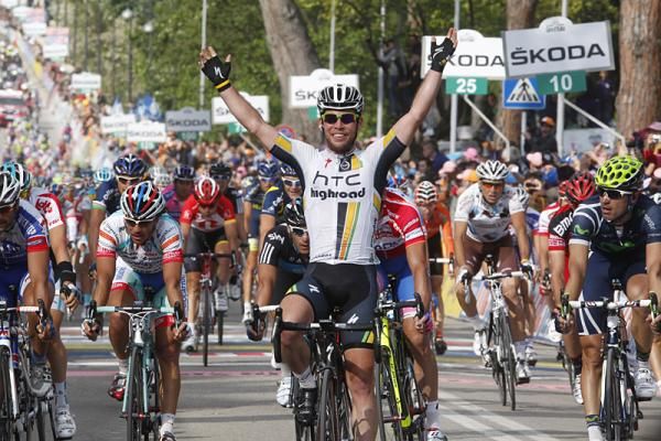 Mark Cavendish (HTC-Highroad) celebrates a win at the end of stage 10 of the Giro d'Italia