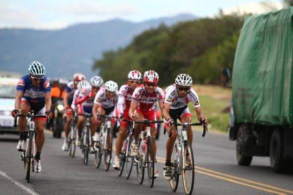 Cesar Rojas (Plycem-JPS-Orbea) sits in second wheel and keeps proceedings under control.