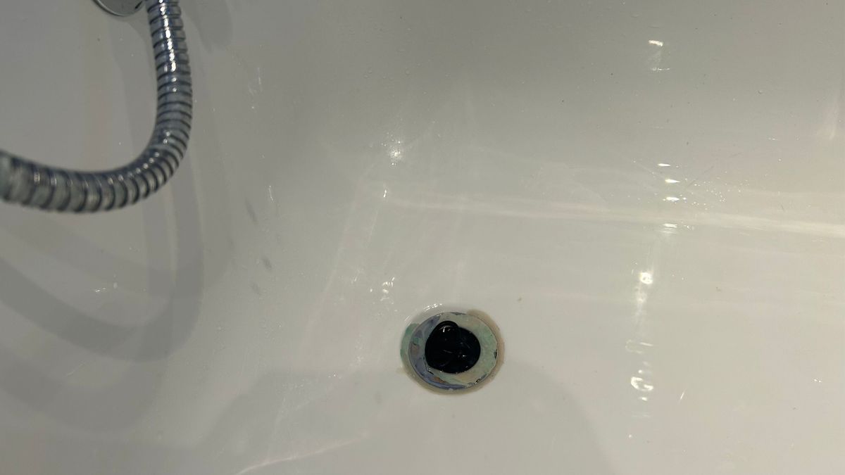 Limescale removal from tub - after