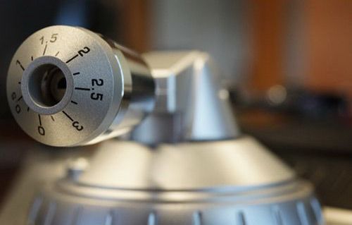 The counter weight helps balance the tone arm to put the right amount of pressure on the record.