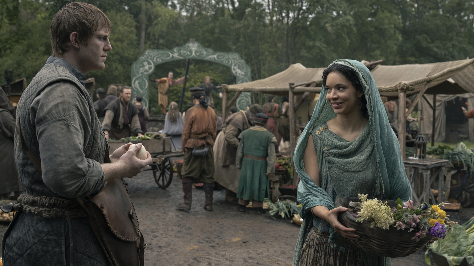 Duncan and Tanselle looking at each other in A Knight of the Seven Kingdoms season 1