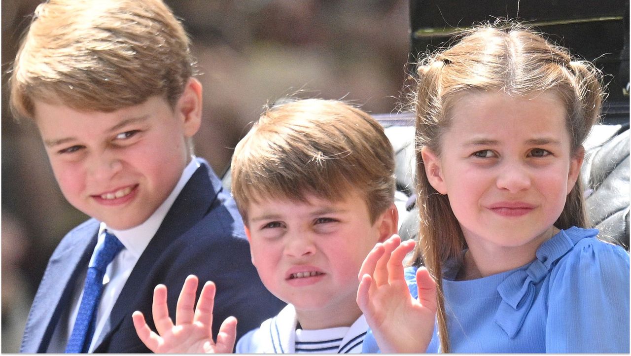 Prince George, Prince Louis, and Princess Charlotte waving.