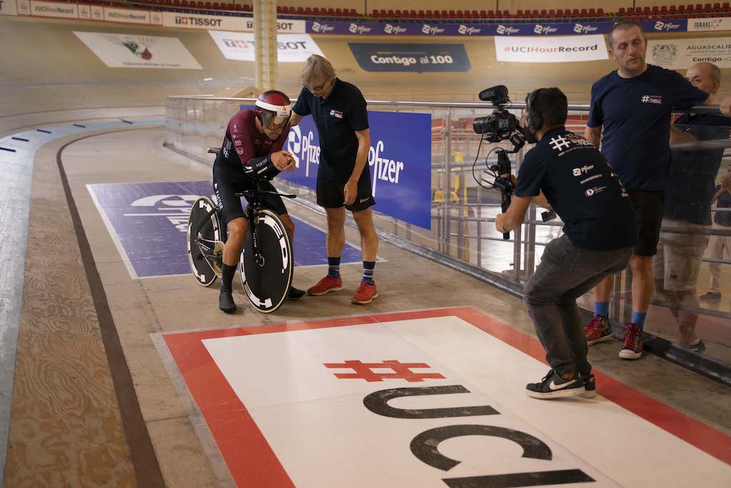 Alex Dowsett in Aquascalientes, Mexico during his UCI Hour Record attempt