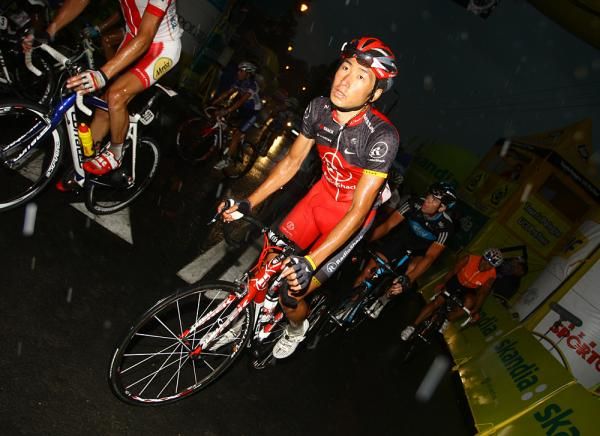 Fumi Beppu (Radioshack) on a dark and rainy stage six.