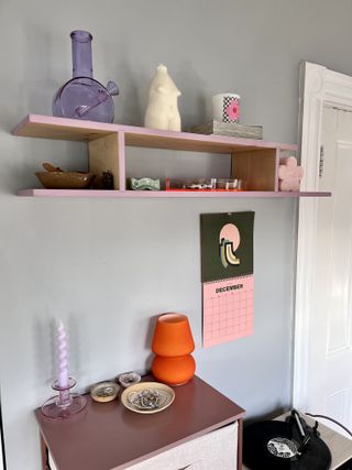 Record player and shelves with decor