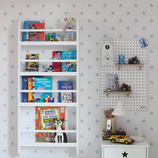 childrens bedroom with star wallpaper and open shelf