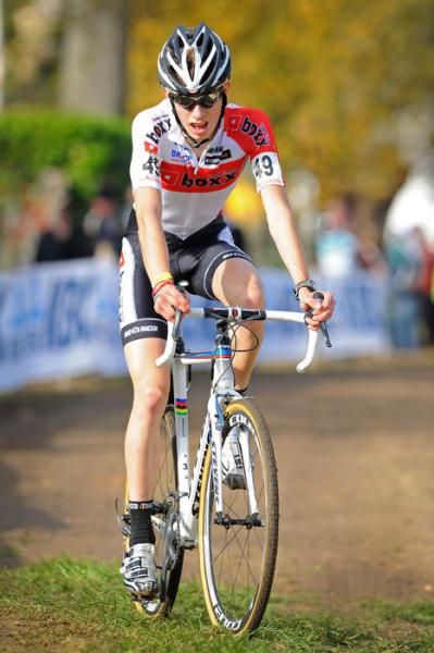 Runner-up Matthias Van de Velde digs deep on the climb.