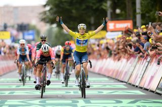 Charlotte Kool wins stage two in the yellow jersey at the Tour de France Femmes 2024