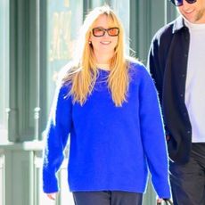 Jennifer Lawrence wears a cobalt blue jumper.