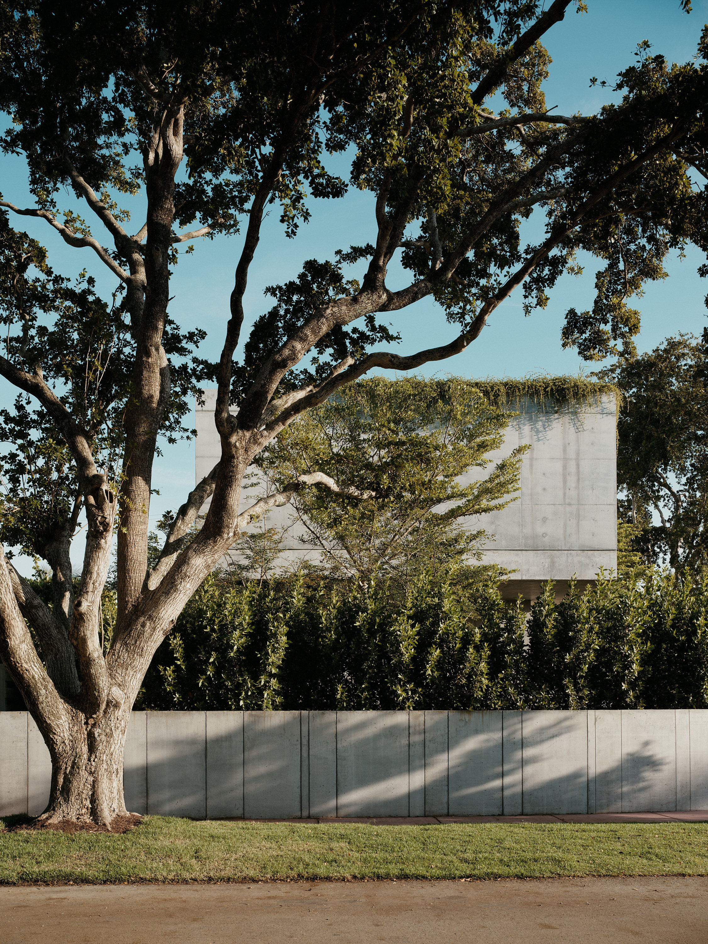 Miami house by studiokp2, a minimalist concrete building with clean surfaces and monumental volumes