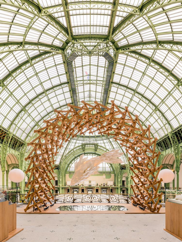 Louis Vuitton x Frank Gehry Limited-Edition Handbag Collection's coinciding exhibition boasts gigantic fish-shaped sculptures and similarly inspired bags in a stunning presentation.