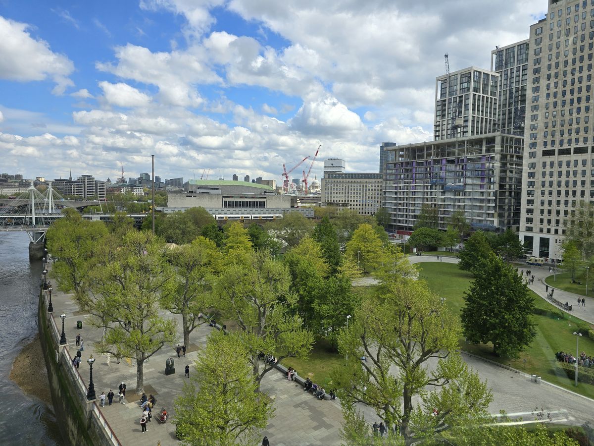 iPhone 15 Pro Max vs. Galaxy S24 Ultra vs. Pixel 8 Pro London Eye photos
