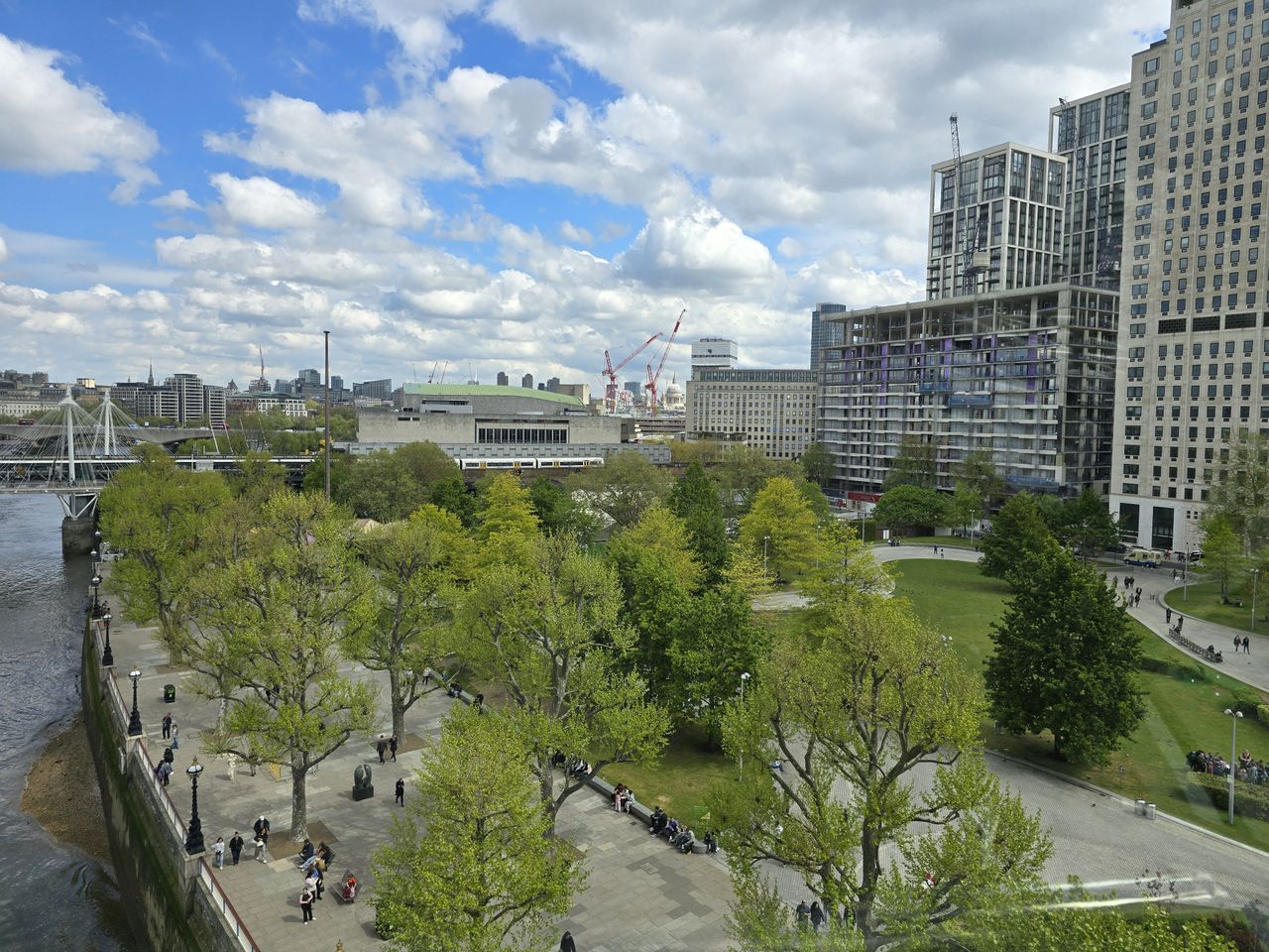 iPhone 15 Pro Max vs. Galaxy S24 Ultra vs. Pixel 8 Pro London Eye photos