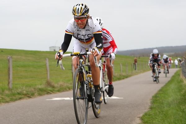 Ina Yoko Teutenberg (HTC - Columbia Women) went with Emma Johansson (Redsun Cycling Team) on the pentultimate climb of the VAM, trying to break the group.