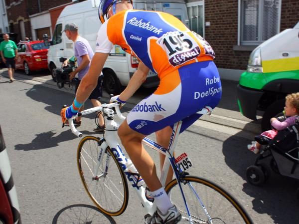 Tyler Farrar (Garmin-Transitions) wasn't the only one to soldier through the stage with a broken bone. Rabobank's Robert Gesink managed to finish with his own broken wrist aboard Giant's TCR Advanced SL.