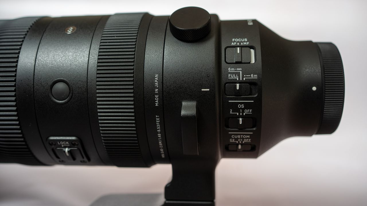Sigma 60-600mm f/4.5-6.3 DG DN OS Sports lens on a neutral background