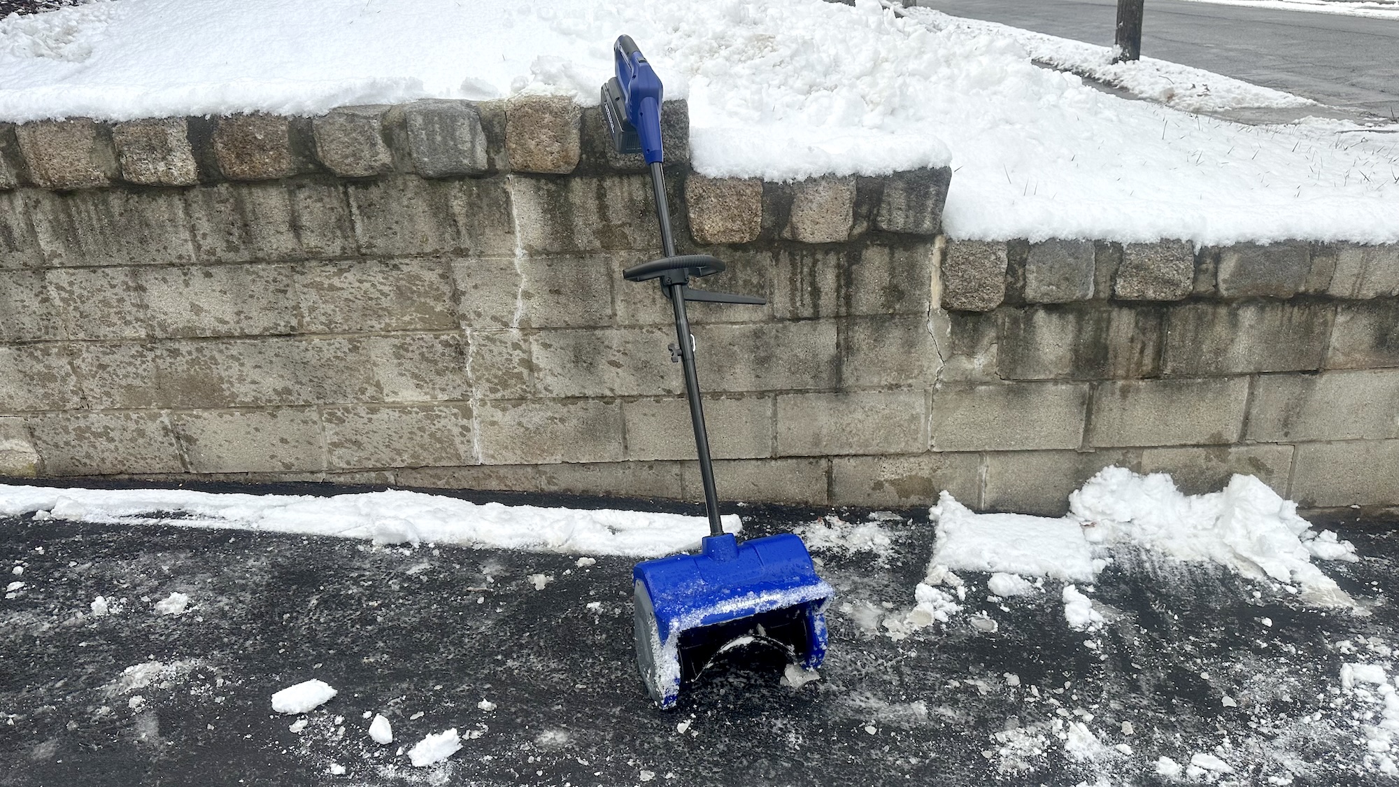 Wild Badger Cordless snow shovel