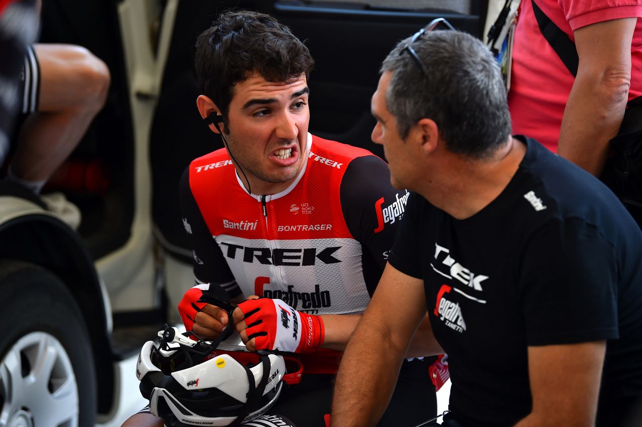 Matteo Moschetti (Trek-Segafredo) talks to DS Andrea Baffi