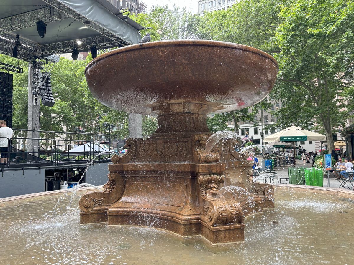 Apple iPhone 15 Plus dynamic range sample.