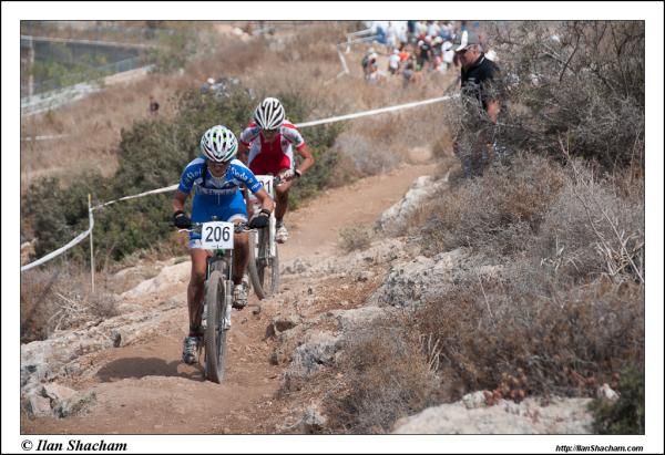 Eva Lechner (Italy) rides toward a bronze medal.