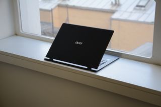 Acer Swift 7 (SF714-51T) open