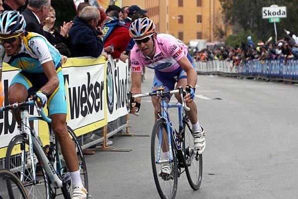 Vande Velde desperately tried to hang onto his pink jersey.