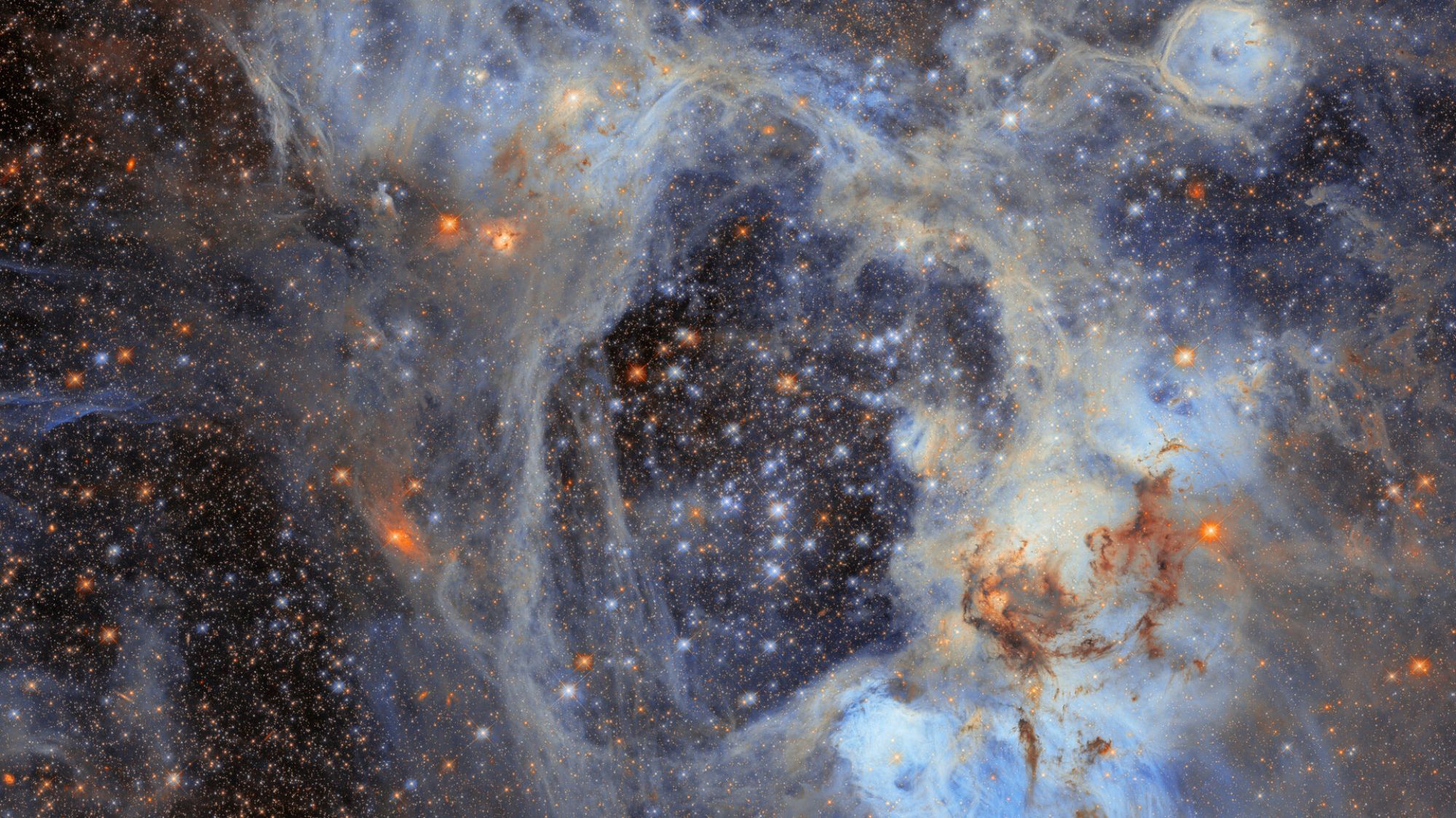 Photo: space.com Lots of sparkles and glowing dots among smoky tendrils of gas