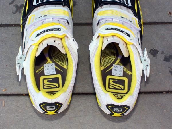 The main strap anchor sticks out too far on the inner side of the shoe and quickly rubs the finish off of crankarms